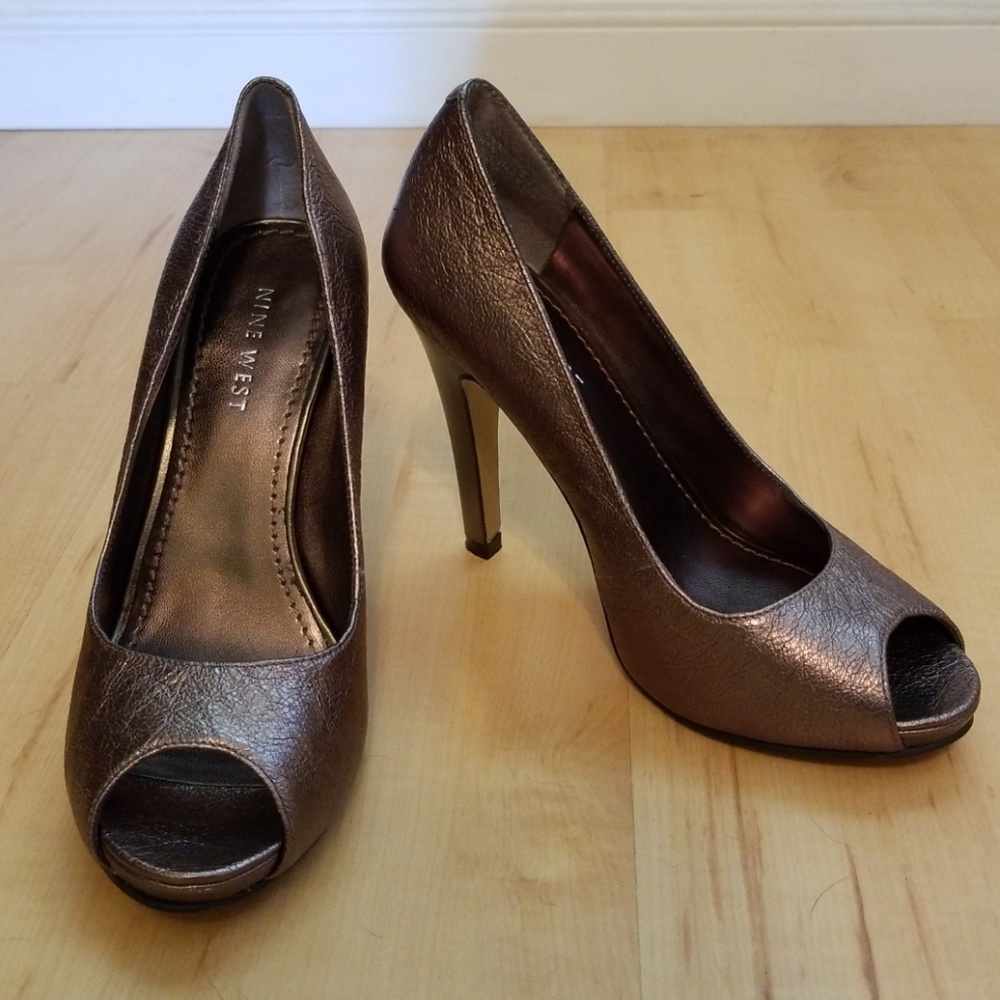Nine West peep toe pump
